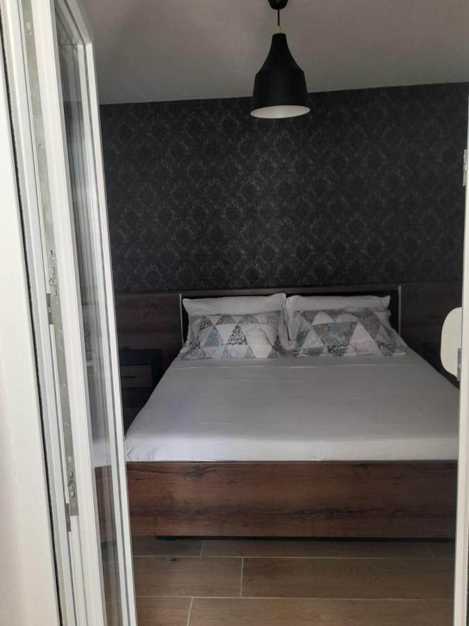 شقة بيروفاتش  في Apartman Sa Lodom 2+2 المظهر الخارجي الصورة